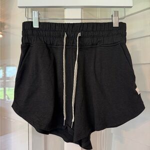 Vuori Halo Performance Short 2.0 - Heathered Black -Small